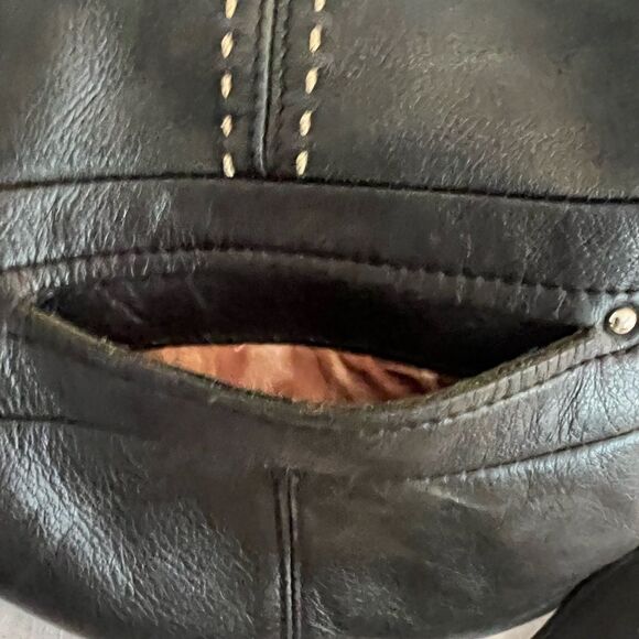 B. Makowsky Cynthia Glove Leather Convert Messenger Bag-Black Contrast stitch - Picture 3 of 7